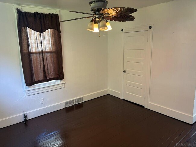 Foto del edificio - 926 Bloom St