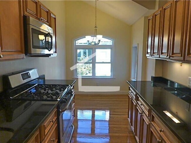Foto del edificio - HOT BROOKLINE LISTING!!!!!