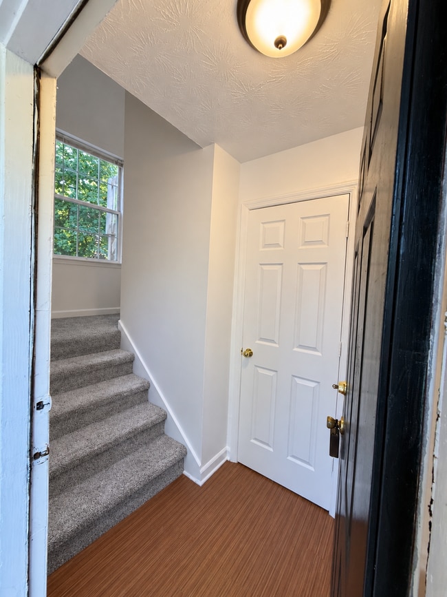 Building Photo - 4737 Victoria Dr