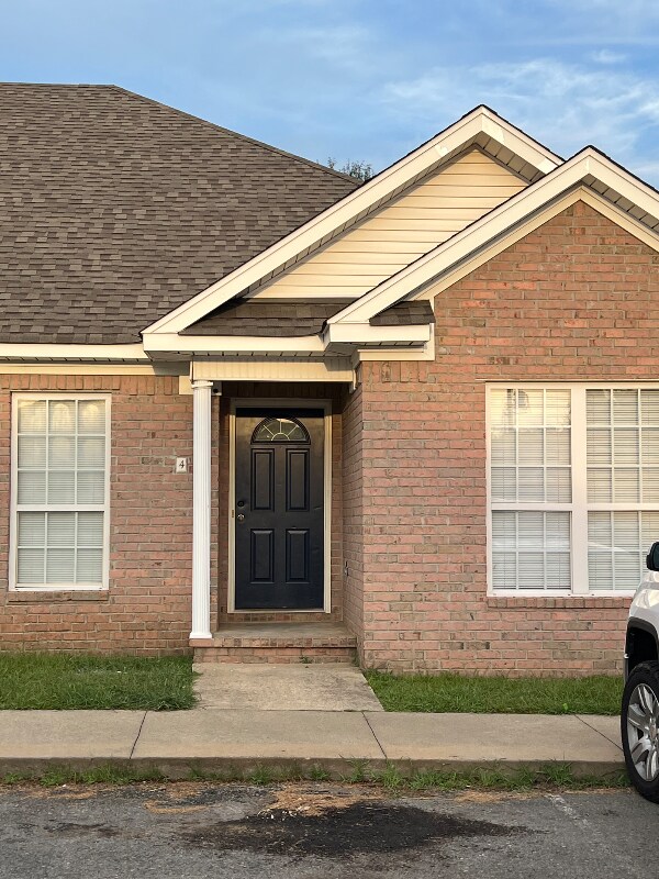 Primary Photo - 61 Cardinal Ln