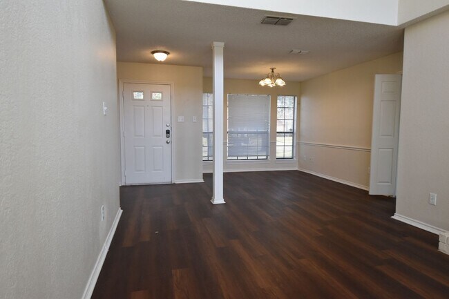 Foto del edificio - 433 L Thompson St