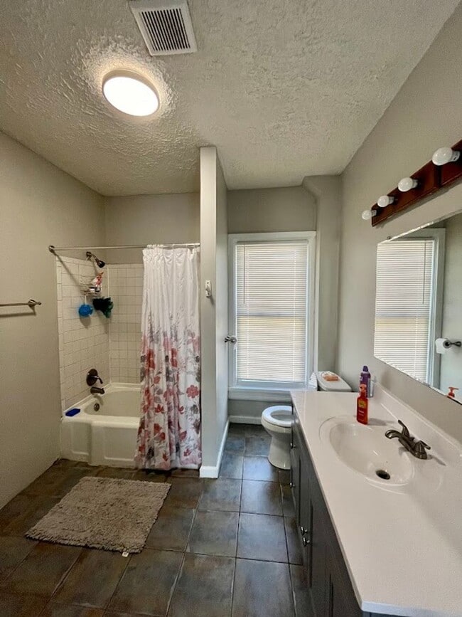 Building Photo - 120 W 65th St | 3 BR 1.5 BA