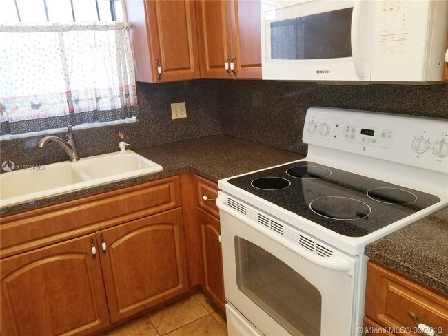 Foto del edificio - 13500 NE 3rd Ct