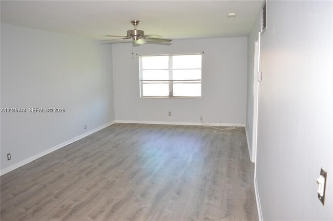 Building Photo - 180 Cypress Club Dr