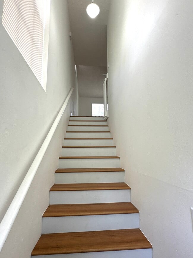 Building Photo - 6020 Scotchwood Glen