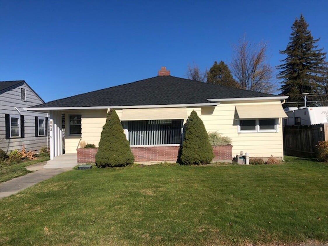 Primary Photo - SINGLE LEVEL, 3 BEDROOM HOME WITH DETACHED...