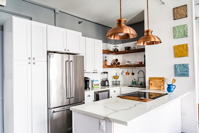 Photo - 215 W 7th St Apartment