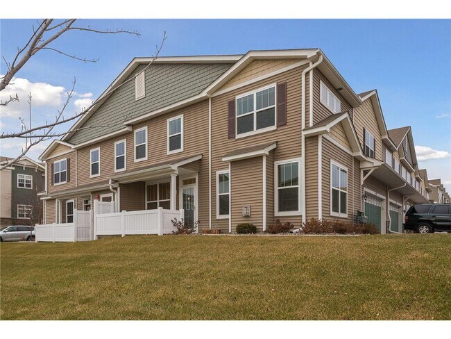 Building Photo - 1826 Colonial Ln