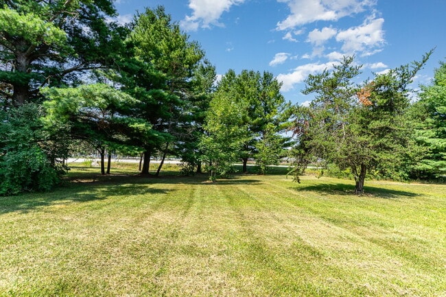 Building Photo - Charming 2-Bedroom Duplex with 1.5 Baths a...
