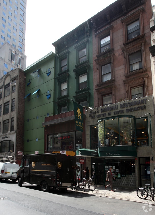 Building Photo - 22 W 56th St