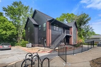 Building Photo - 1137 N Leverett Ave