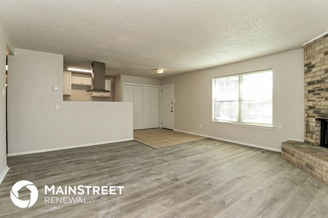 Building Photo - 3904 Royal Crest Dr