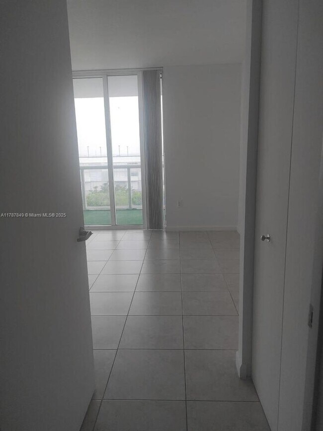 Foto del edificio - 1871 NW S River Dr