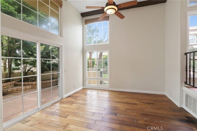 Foto del edificio - 6031 Shadowbrook Cir