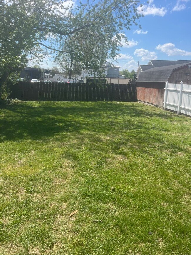 Building Photo - Updated Large 1 Bed/ 1 Bath in Gallipolis City