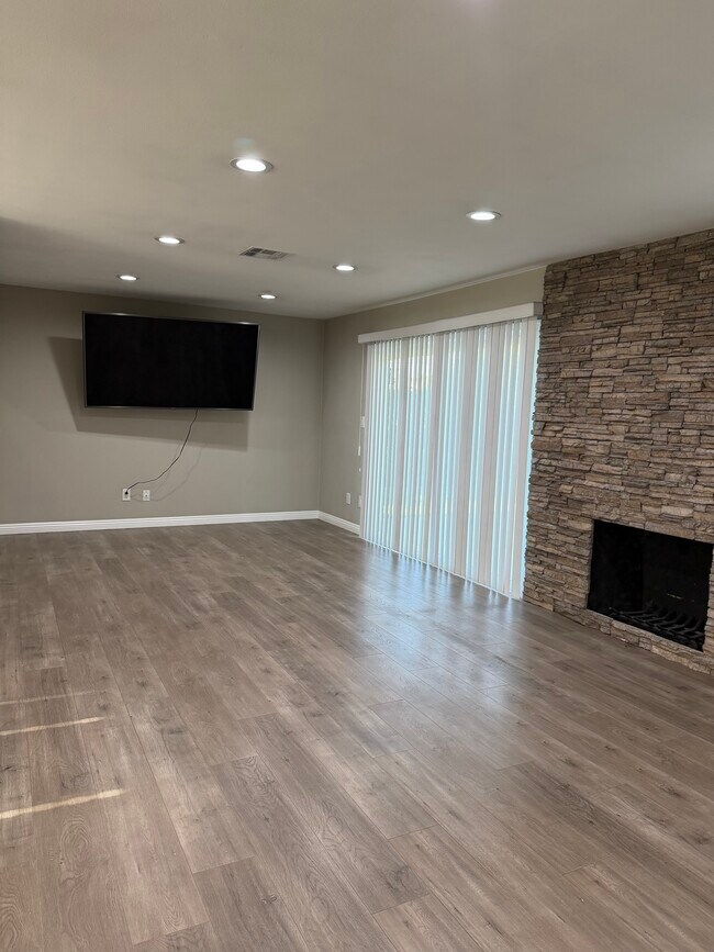 Foto del edificio - 15241 Dorian St