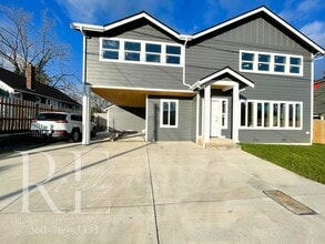 Building Photo - 1702 13th St