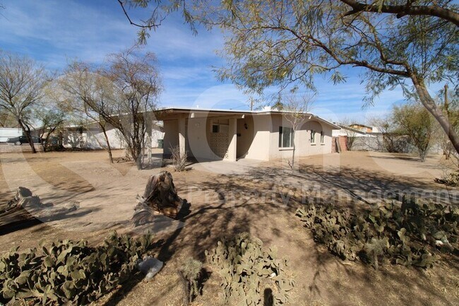 Building Photo - 1502 W Helena Dr