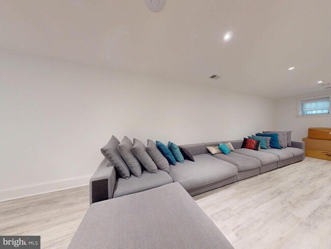 Foto del edificio - 1808 Riggs Pl NW