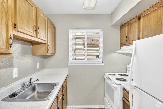 Bald Cypress - 2BR, 2BA - 860SF - Kitchen - Village at Town Park