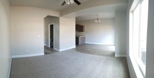 Foto del edificio - Move In Discount -3 bed 2.5 bath - Newer townhome in the heart of Cedar City