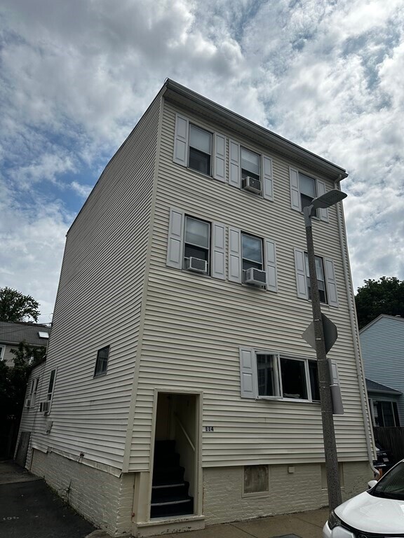 Foto del edificio - 114 W 8th St