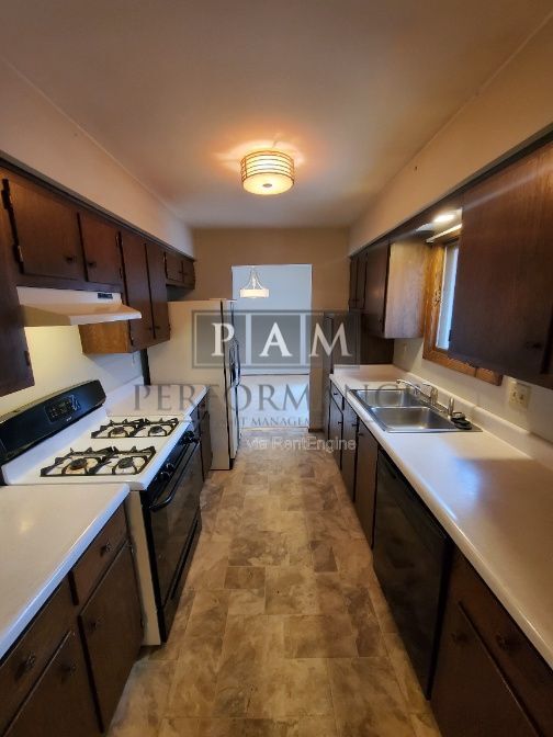 Foto del edificio - 12304 W Dearbourn Ave