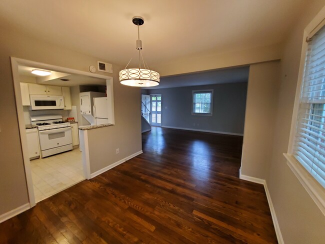 Dining room - 901 Saint Marys St
