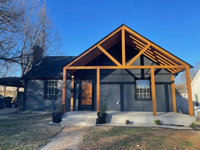 Foto del edificio - 667 Longview Dr