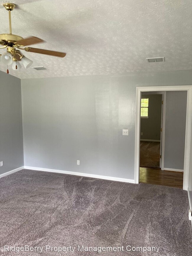 Building Photo - 2 br, 2 bath House - 131 Woods Rd B