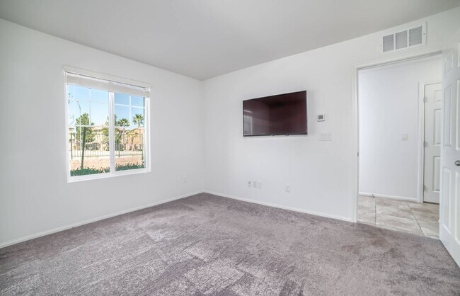 Foto del edificio - LOVELY 2-STORY 3-BEDROOM MOVE-IN READY TOW...