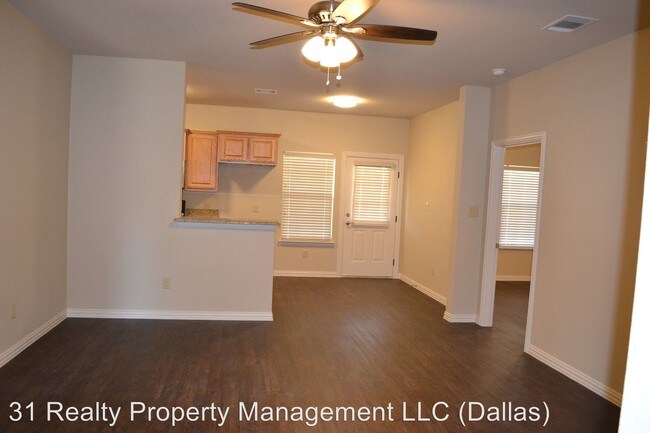 Foto del edificio - 3 br, 2 bath House - 921 W. Chase