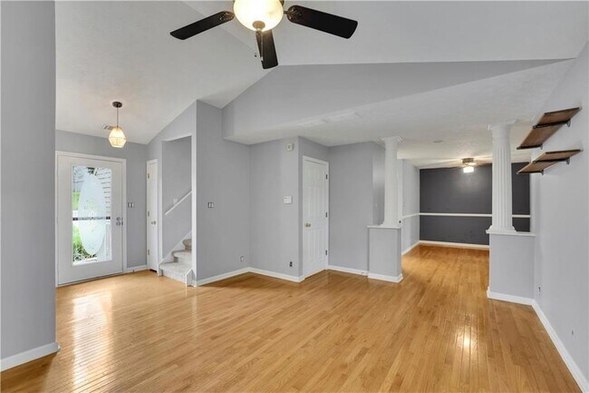 Foto del edificio - 986 Franklin Ridge Ct