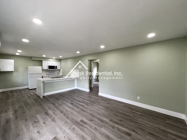 Building Photo - 42ndAve3916