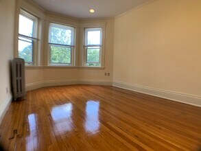 Building Photo - 100 Queensberry St