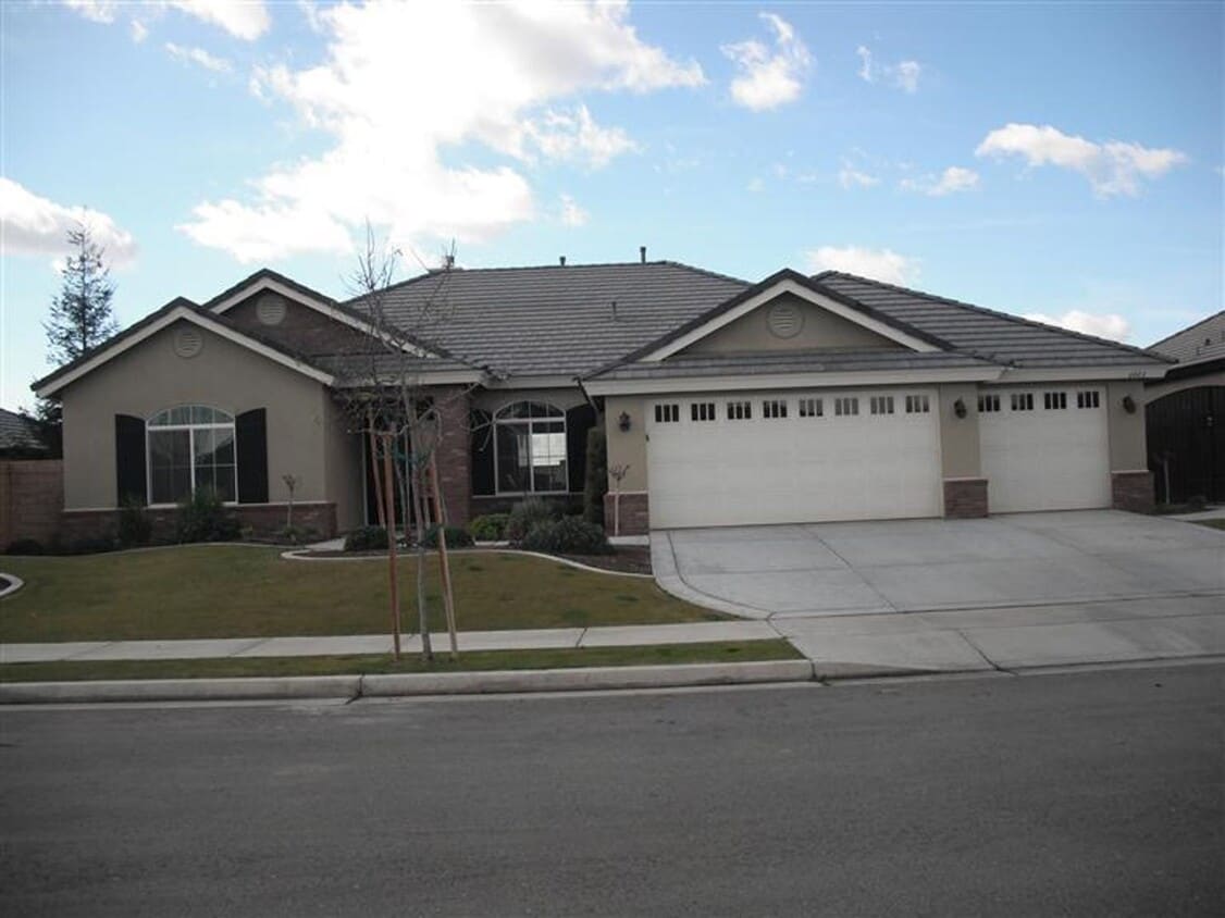 NW HOME WITH POOL FOR RENT House Rental in Bakersfield, CA