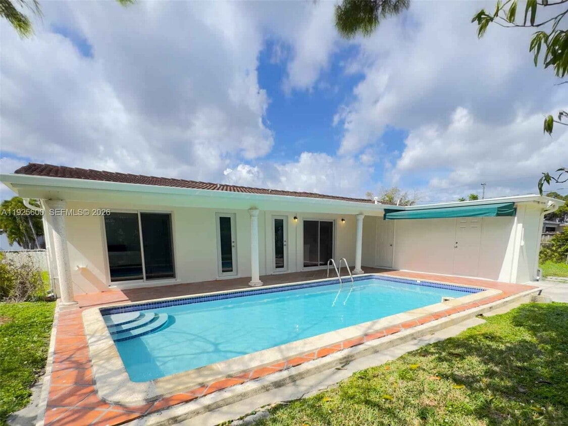 Southwest 94th Avenue, Miami, FL 33165 - 3 BR 2 BA single-family home - Southwest 94th Avenue, Miami, FL 33165 - 3 BR 2 BA single-family home