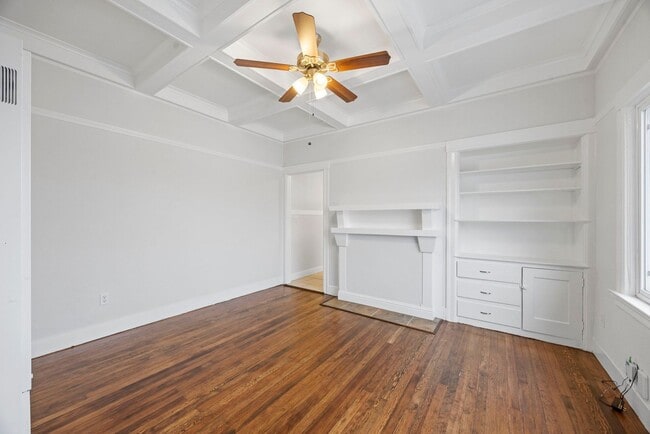 Building Photo - Stunning 2-Bed, 1-Bath Upper Unit in Longf...