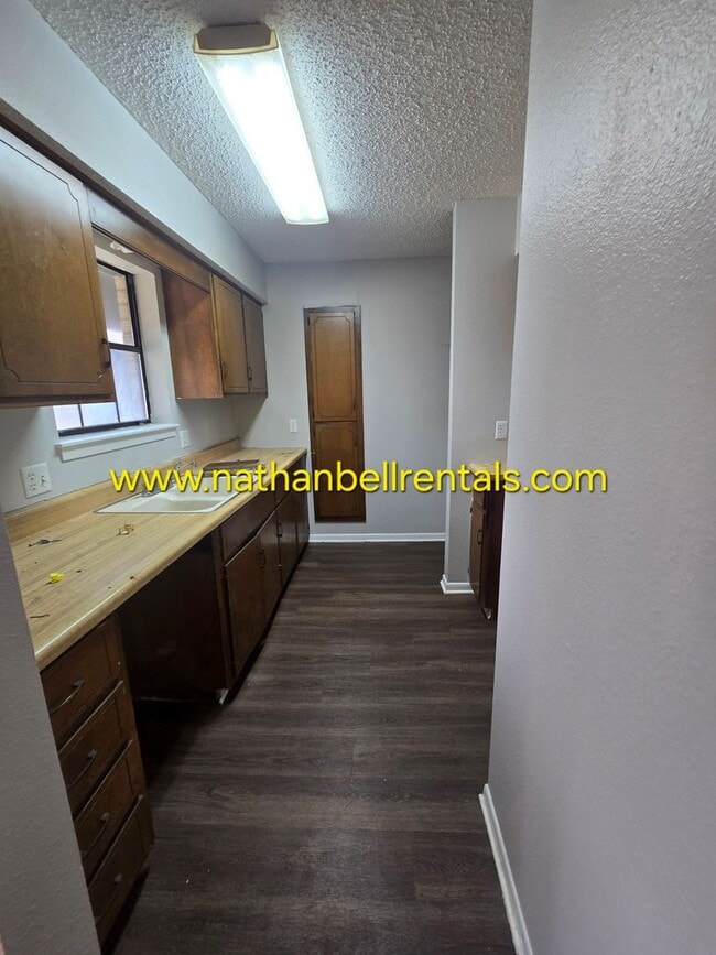 Building Photo - 3766 Clarksville St