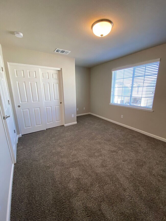 Building Photo - New North Reno Single Family Home - Move i...