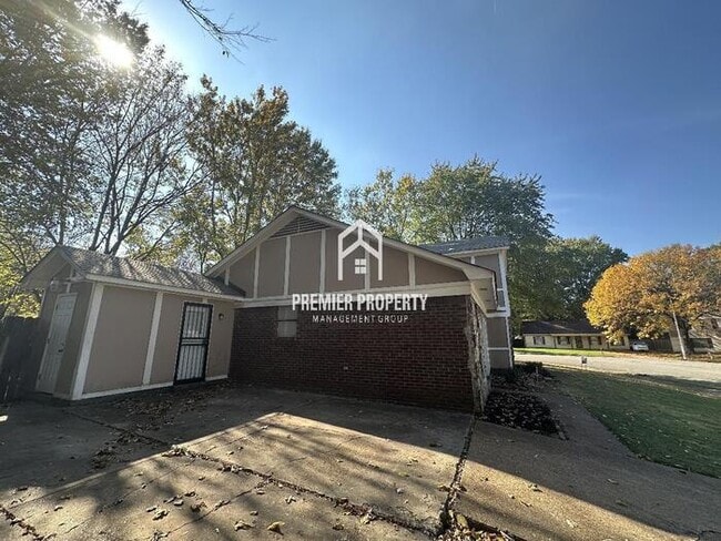 Building Photo - 6323 Bent Oak Ln