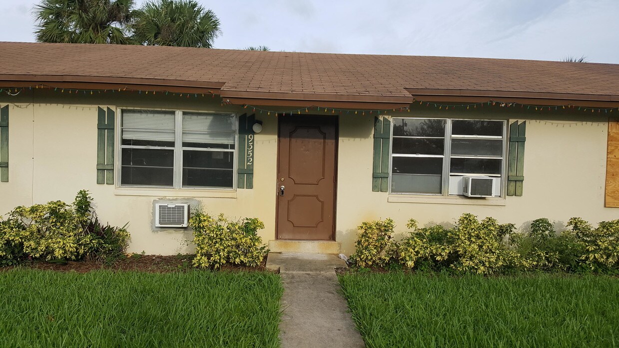 9354 Sun Ct, West Palm Beach, FL 33403 Townhome Rentals in West Palm