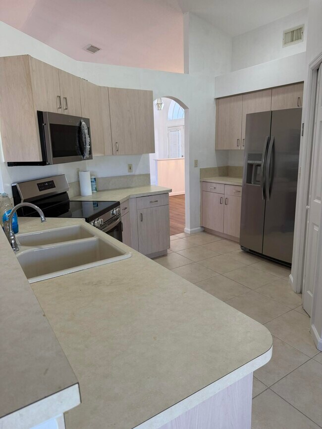 Foto del edificio - 137 SW Meade Cir