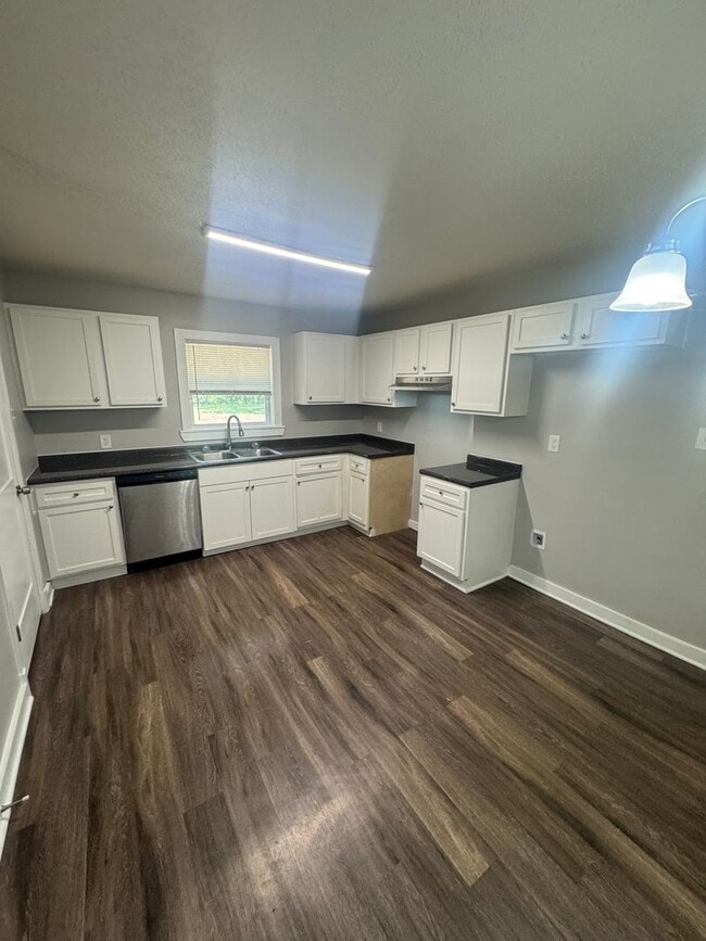 Foto del edificio - 7729 Mahoney Rd
