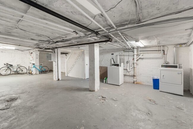 Building Photo - 97 West Cedar St
