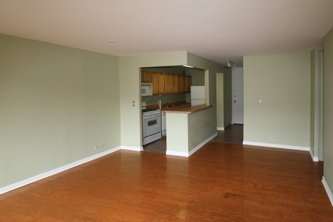 Building Photo - 444 W Fullerton Pkwy