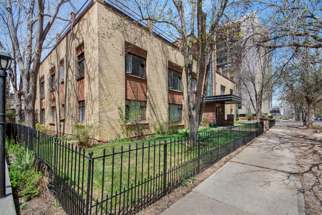 Building Photo - 1375 N Williams St