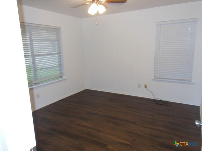 Foto del edificio - 1022 Clover Cir