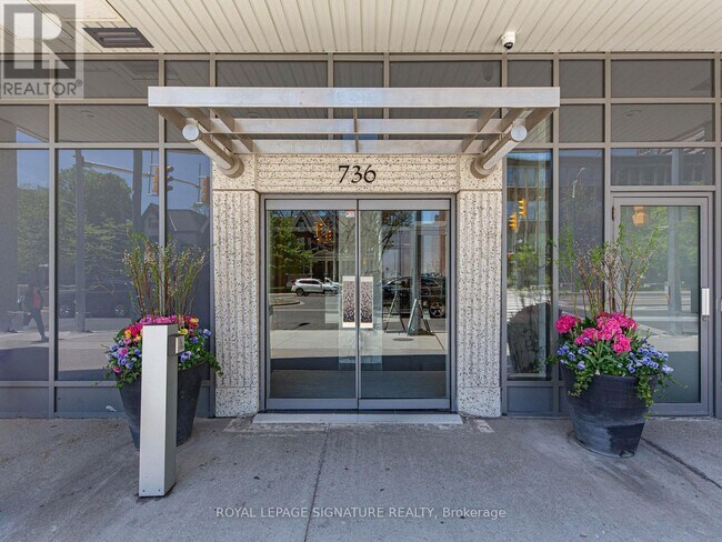 Photo du bâtiment - 736 Spadina Ave.
