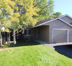 Building Photo - 928 NE Hidden Valley Dr
